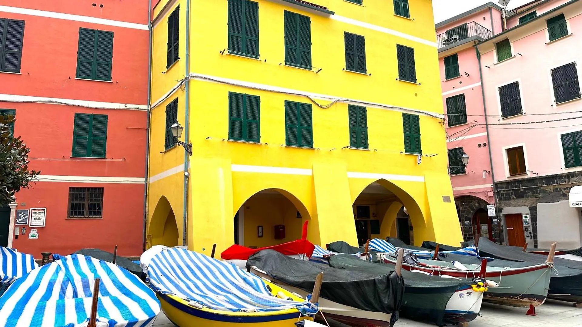 Marina Vernazza Design Rooms Italy